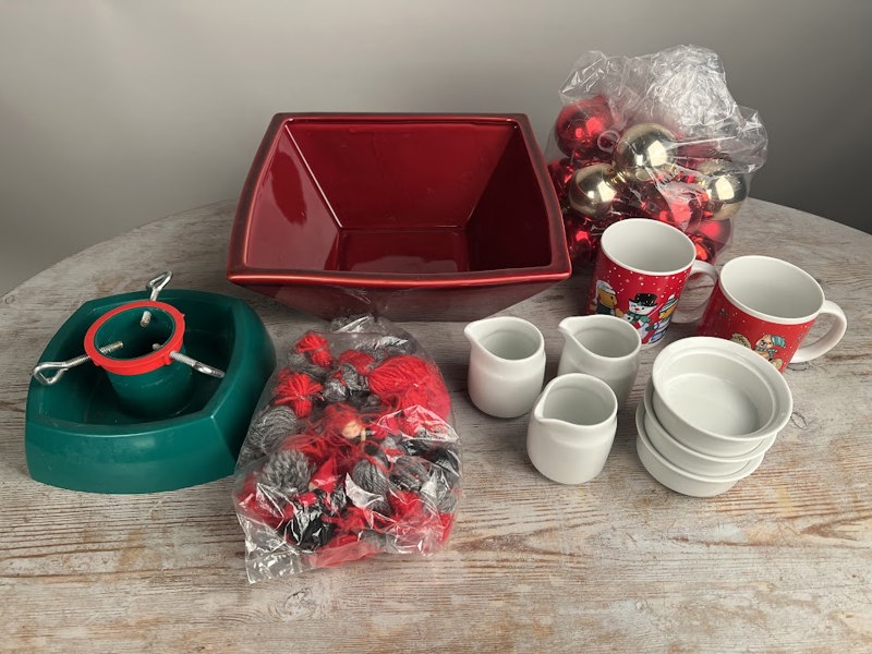 Rörstrand skålar + kannor, skål, garntomtar mm.