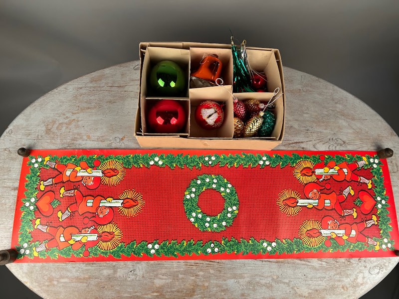 Glaskulor + julbonad i papper