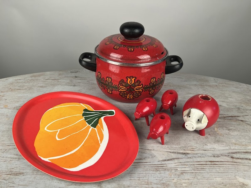 Retro gryta+ljusstakar grisar trä+bricka