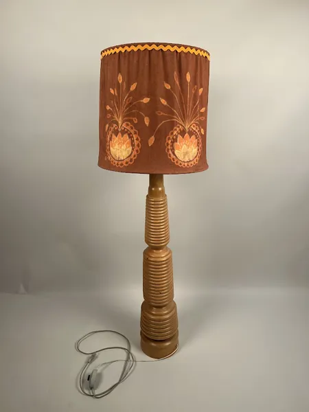Golvlampa trä