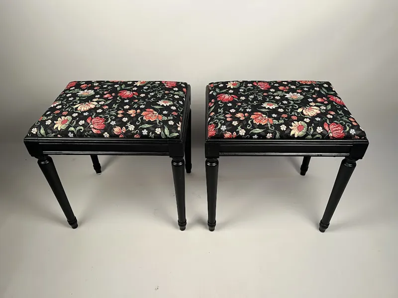 Paret pallar/taburetter gustaviansk stil