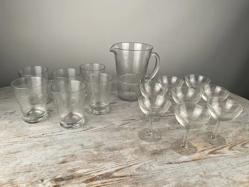 Glasservis mönstrad