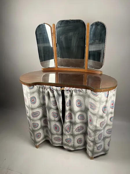 Sminkbord teak mitten 1900tal