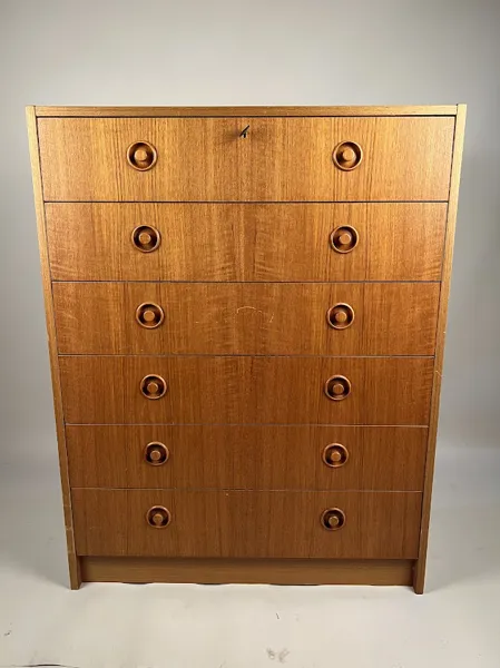 Byrå teak 6 lådor