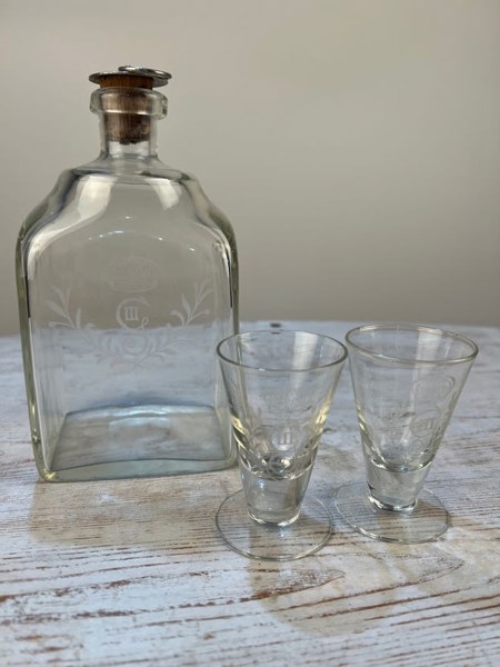 Reijmyre? Gustav III Brännvinsflaska+ snapsglas