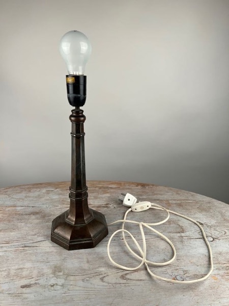 Bordslampa metall