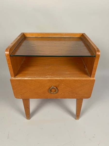 Sängbord 1900talets mitt